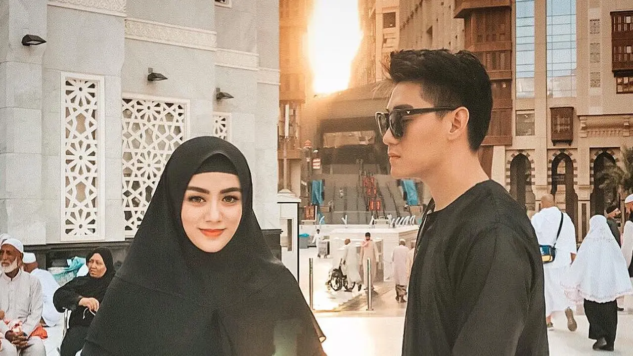 [Fimela] Ifan Seventeen dan Istri