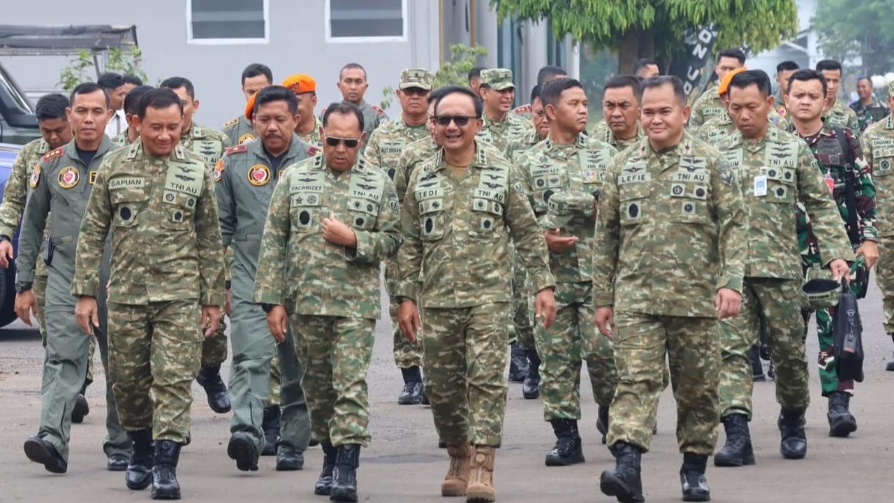 FOTO: Wakasau Tinjau Kesiapan Operasional Lanud R Suryadi Suryadarma