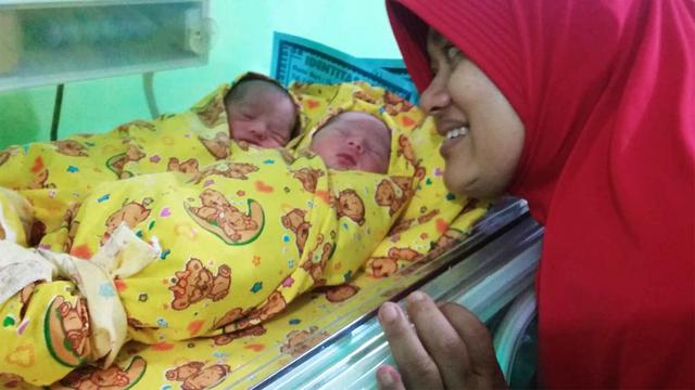 Asisten Pelatih Persik Dapat Anugerah Momongan Kembar Indonesia Bola Com