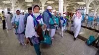 Kloter pertama jemaah haji Indonesia tiba di Bandara Amir Muhammad bin Abdul Aziz (AMMA) Madinah, Jumat 21 Agustus pukul 13.30 WAS. (Liputan6.com/Wawan Isab Rubiyanto)