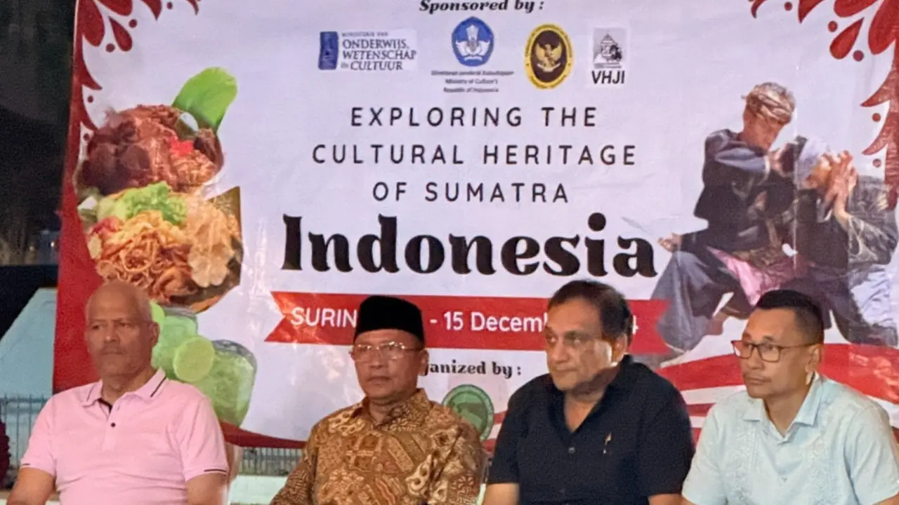 Tak hanya Pencak Silat, kesempatan ini juga digunakan untuk memperkenalkan masakan khas Sumatra, melalui demo memasak Rendang, Pempek, dan Mie Aceh (Dok. Kemlu RI).
