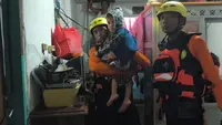 Momen Tim SAR Evakuasi 109 Warga Bandar Lampung di Tengah Kepungan Banjir