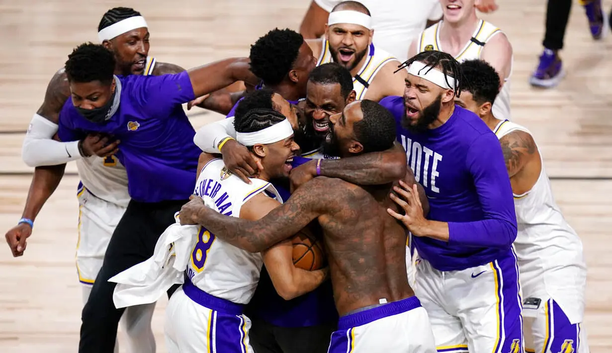Rekor tersebut ditorehkan James setelah mengantar Los Angeles Lakers menjuarai NBA 2020, pada 12 Oktober. (AP Photo/John Raoux)