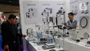 Sejumlah peserta pameran yang sudah mulai menerapkan produk keberlanjutan dengan menampilkan produk-produk inovasi dan teknologi yang masuk ke dalam kategori sustainable product. (Liputan6.com/Herman Zakharia)