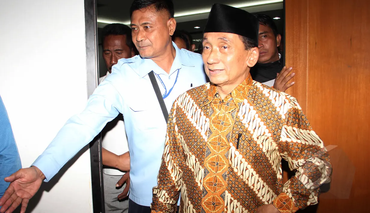 Mantan Bupati Bangkalan, Fuad Amin saat menghadiri sidang di Pengadilan Tipikor, Jakarta, Senin (23/3/2015). Fuad menjadi saksi Antonius Bambang Djatmiko atas kasus dugaan suap jual beli gas alam di Bangkalan, Jawa Timur. (Liputan6.com/Helmi Afandi)