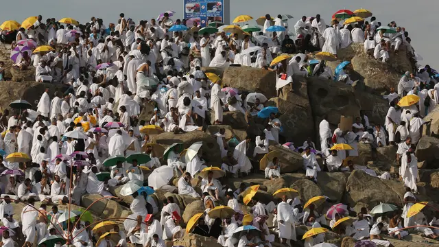 Ribuan Jemaah Haji Berkumpul di Jabal Rahma