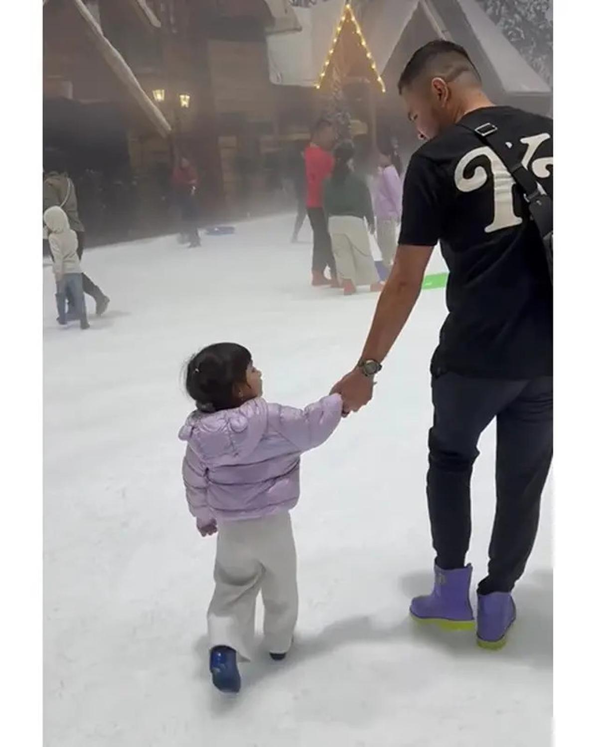 6 Potret Irish Bella Ajak Empat Anaknya Main di Snow World, Akhirnya Kumpul Bareng