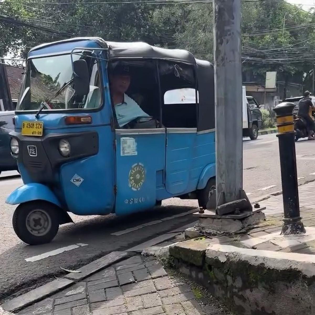 Anak Marcell Darwin Dijemput Pakai Bajaj