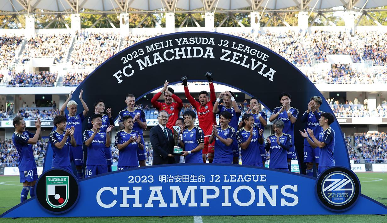 Gelaran Meiji Yasuda J2 League 2023 sudah menyelesaikan babak liga pada akhir pekan lalu, Minggu (12/11/2023). Dua tim teratas, Machida Zelvia dan Jubilo Iwata telah memastikan tiket promosi ke J1 League 2024. Satu tiket tersisa akan diperebutkan oleh 4 tim yang menempati posisi ke-3 hingga 6 dengan format semifinal hingga final dan sang juaralah yang berhak menemani Machida Zelvia dan Jubilo Iwata untuk promosi ke J1 League musim depan. (J.LEAGUE)