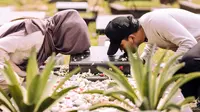 Thariq Halilintar Cium Nisan Adjie Massaid, Minta Izin Nikahi Aaliyah: Namanya Sudah di Hati, Belum di Buku Nikah