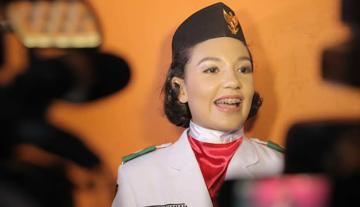 Saat berbincang dengan Bintang.com mendampingi kakaknya, Tsania Marwa Ghina sedikit berbagi cerita kariernya hingga akhirnya ditinggalkan karena sibuk sekolah. Kini, Ghania, telah duduk di bangku kelas 2 SMA. (Nurwahyunan/Bintang.com)