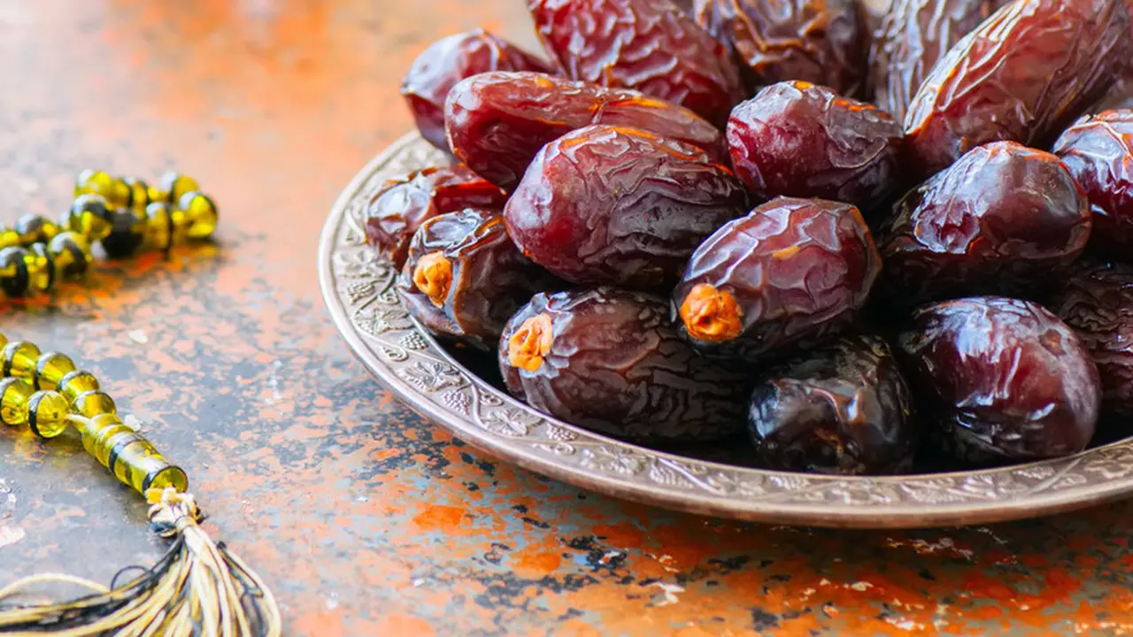 Manfaat Air Rendaman Kurma