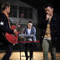 Ariel, Uki, Lukman dan David ditemui di sela pembuatan video klip single My Situastion di Gudang Bermis, kawasan Jakarta Timur, Rabu malam (8/11/2017).  (Deki Prayoga/Bintang.com)