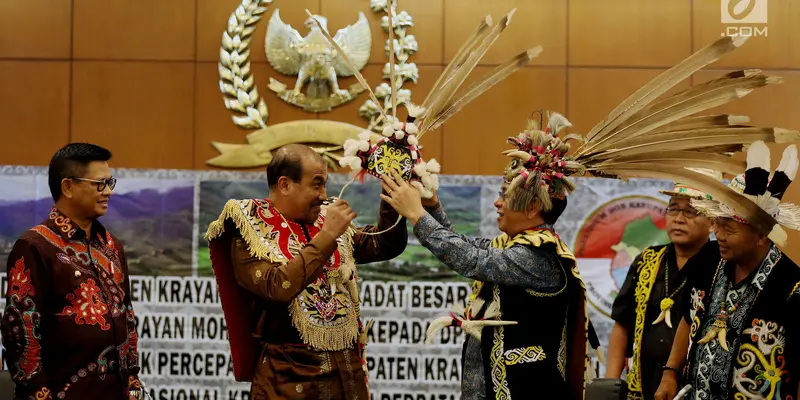 Kenakana Baju Adat Dayak, Masyarakat Kalimantan Utara Sambangi DPD