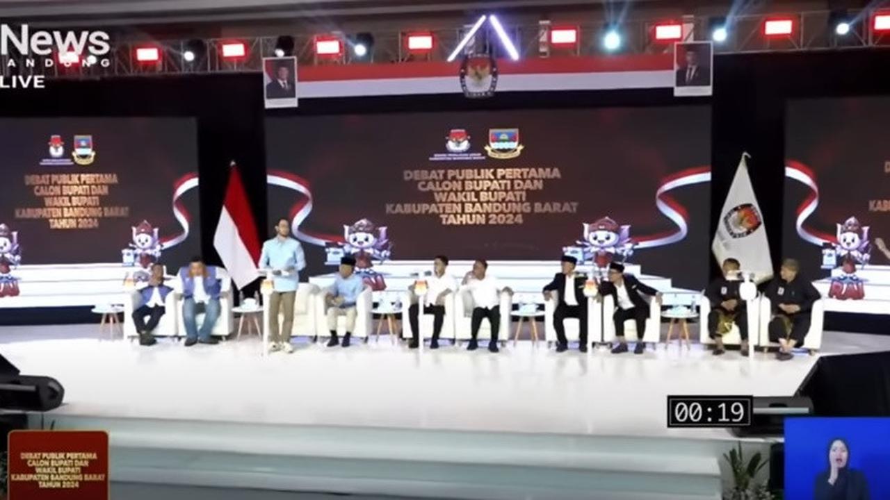 Bersaing di Pilbup Bandung Barat, 7 Potret Jeje Govinda, Hengky Kurniawan sampai Gilang Dirga di Momen Debat