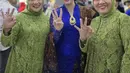 Terlihat anggun, Aliya menata rambutnya dengan sanggul modern dan makeup soft glam bernuansa mauve [@ruby_26]