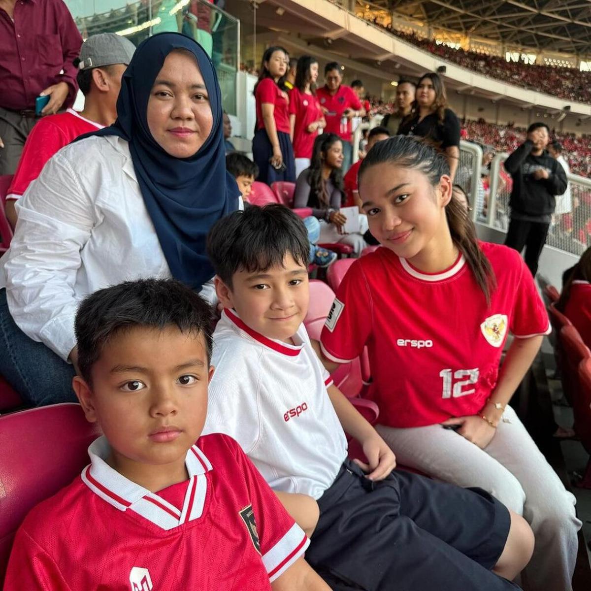 7 Potret Anak Artis Pecinta Sepakbola, Bakal Nonton Langsung Timnas Indonesis Vs China di GBK Malam Ini?