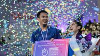 Foto: Remontada! Pasangan Mohammad Ahsan dan Ziva Magnolya Sabet Juara di Final Badminton TOSI Season 4