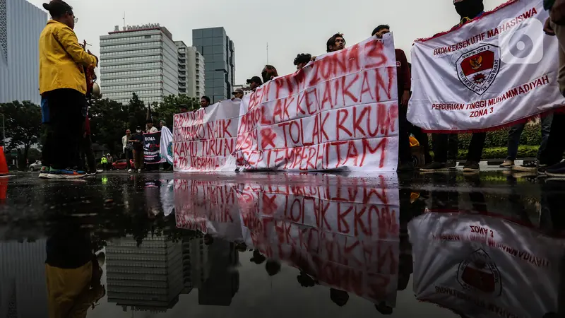 Demo Mahasiswa Tolak Kenaikan Harga BBM di Patung Kuda