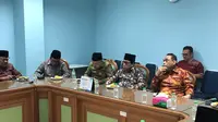 Dewan Masjid Indonesia mendatangi kantor MUI, Jumat (1/11/2019). (Liputan6.com/ Putu Merta Surya Putra)