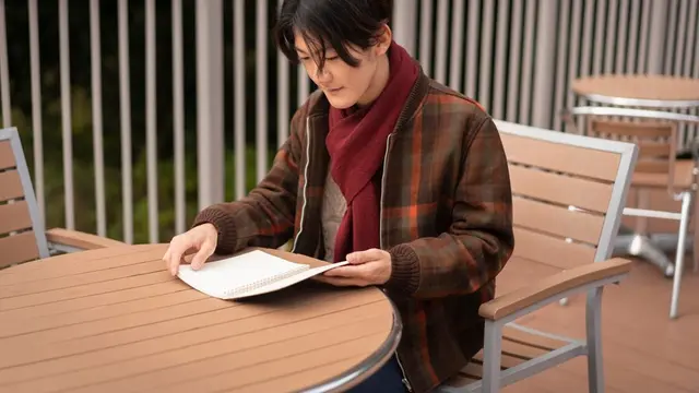 2. Menyimpan Barang atau Foto Mantan