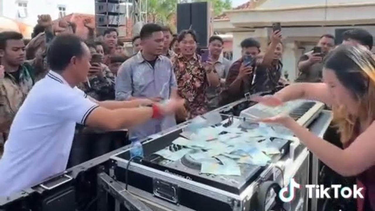 Anggota DPRD Lampung Nyawer DJ