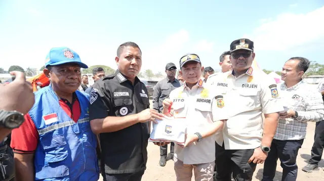 Tinjau Korban Gempa di Palue, Mendagri Tekankan Kebutuhan Terpenuhi