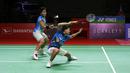 Di awal game kedua Apriyani/Siti Fadia sempat tertinggal hingga 7-8 namun akhirnya bisa menutup interval dengan keunggulan 11-9. (Bola.com/Ikhwan Yanuar)