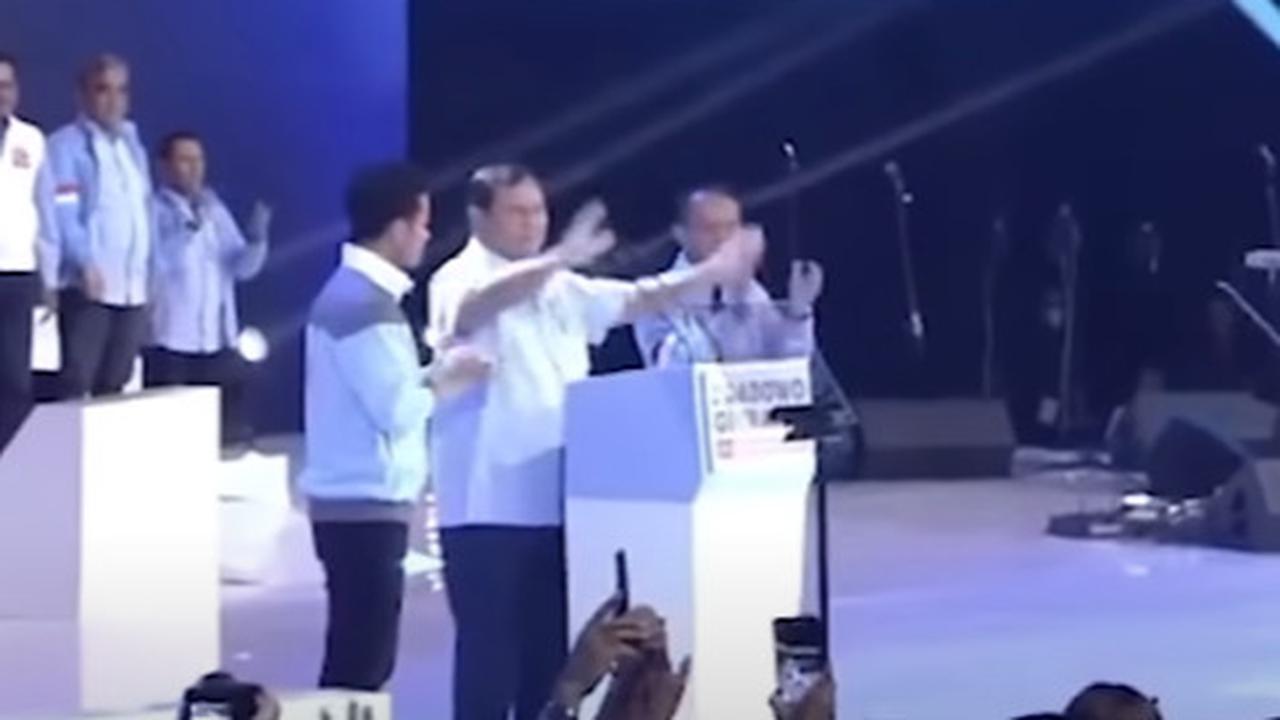 Kedatangan keduanya sekaligus memenuhi undangan dari simpatisan dan relawan kaum muda pendukung Prabowo-Gibran.
