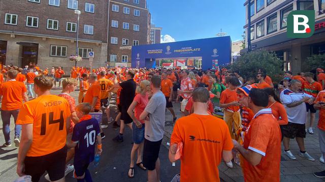 Foto: Potret Membludaknya Pendukung Belanda di Fan Zone Euro 2024 Friedensplatz Dortmund Jelang Semifinal Kontra Inggris, Melebihi Kapasitas