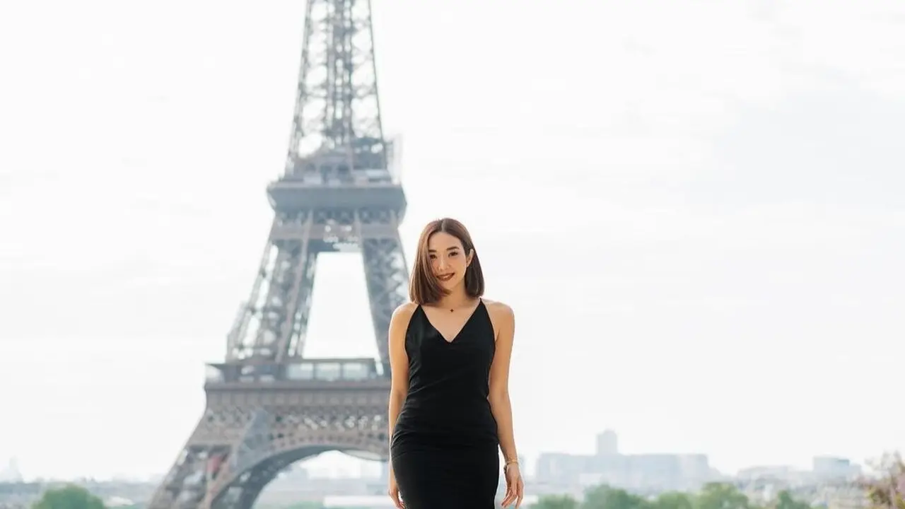 Gisella Anastasia liburan di Paris