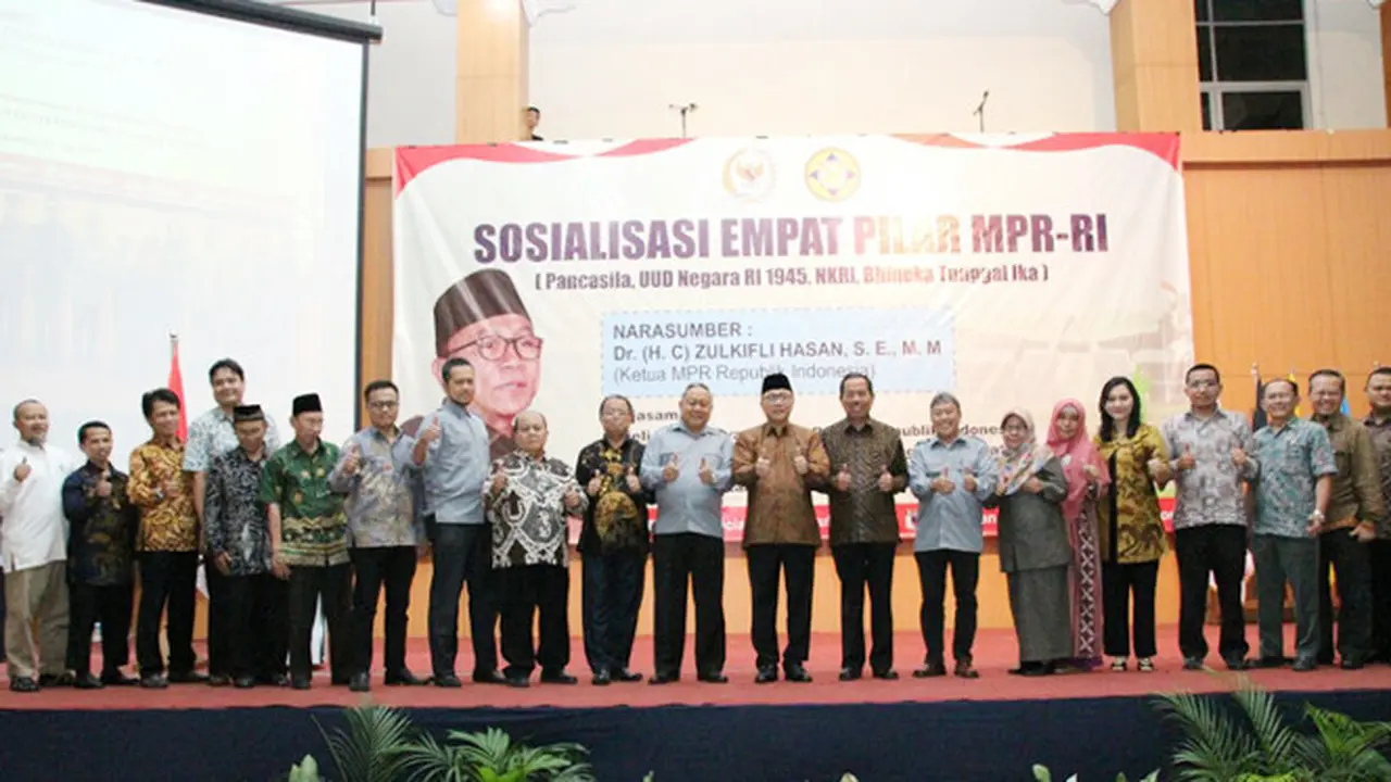 Zulkifli Hasan optimis, dengan sosialisasi Pancasila dan nilai nilai luhur bangsa yang masif maka demokrasi pun akan semakin berkualitas.