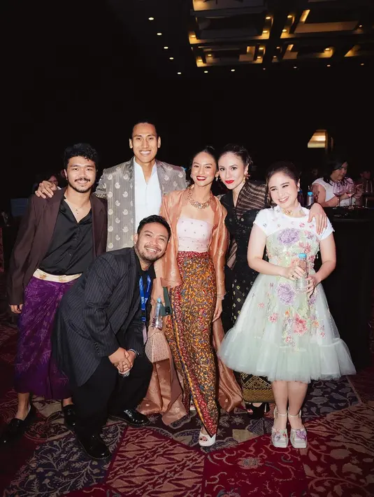 Dengan gaya manis dan penuh energi, Tissa Biani benar-benar memancarkan aura seorang peri. [@tissabiani].