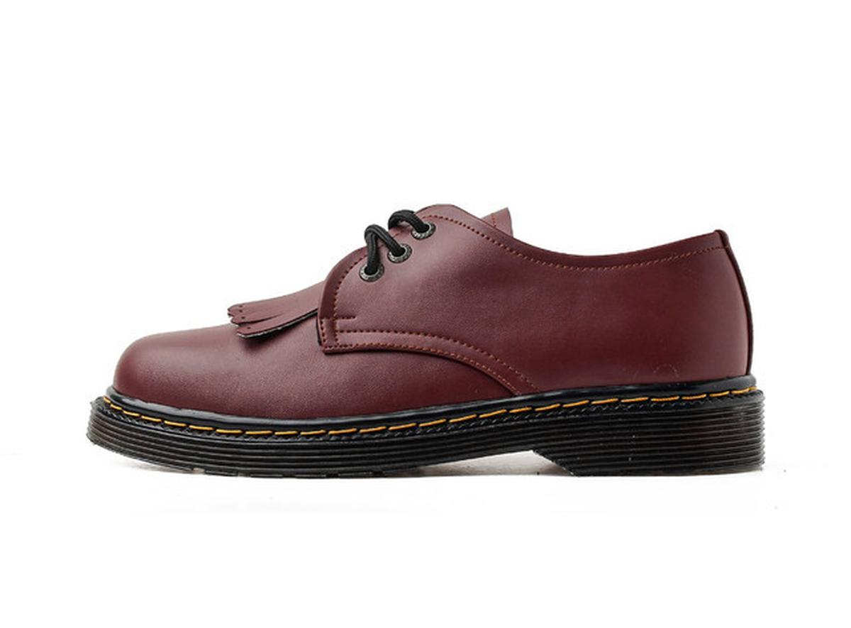 17 Merk Sepatu Lokal dengan Kualitas Premium dan Harganya Lebih Masuk Akal