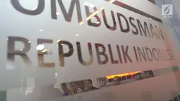 Waketum AFPI Sunu Widyatmoko, Direktur Pengawasan Fintech P2P Lending OJK Hendrikus Passagi, Anggota Ombudsman Dadan Suparjo dan Ketua Satgas Waspada Investasi OJK Tongam L Tobing saat jumpa pers di Jakarta, Jumat (8/3). (Liputan6.com/Angga Yuniar)