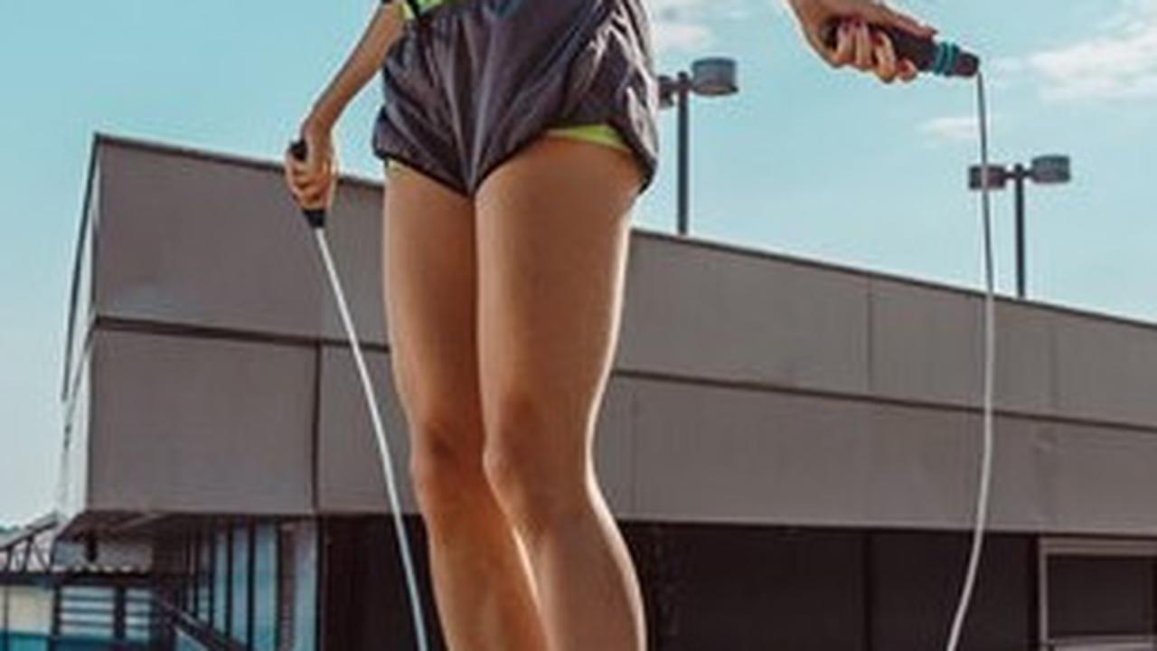 2. Tali Skipping: Latihan Kardio yang Murah Meriah