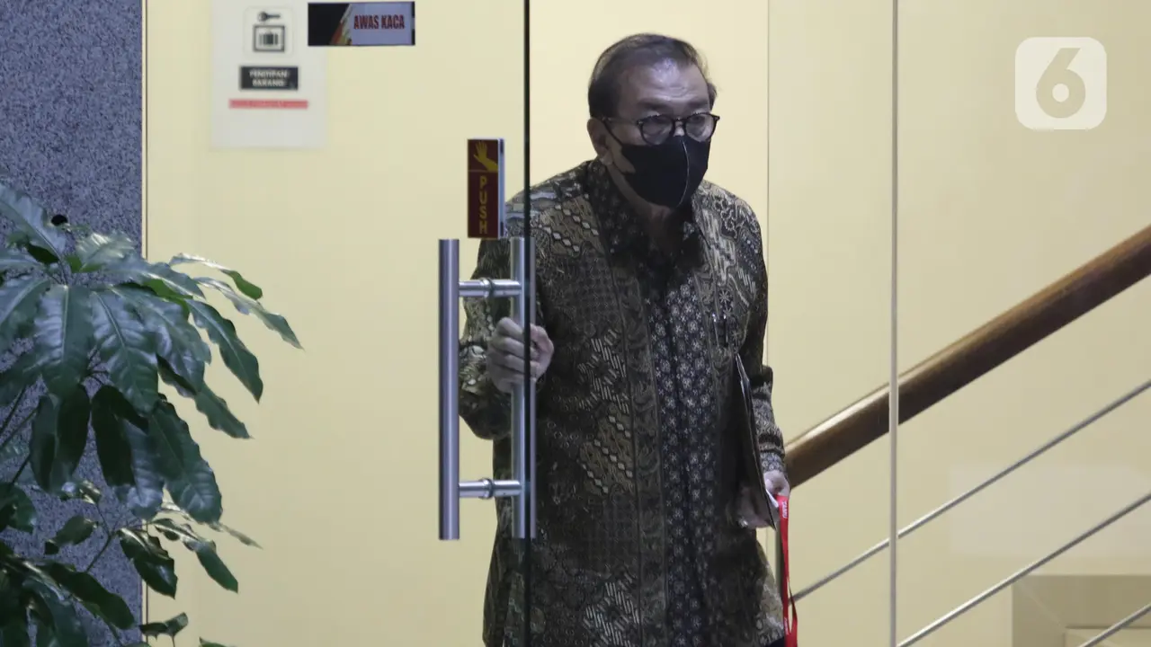 Ekspresi Mantan Gubernur Jatim Soekarwo usai Jalani Pemeriksaan KPK