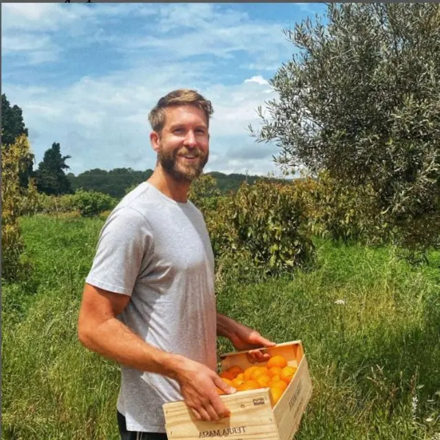 Baru 2 Bulan Putus dari Aarika Wolf, Calvin Harris Lamar Kekasih Barunya di Ibiza