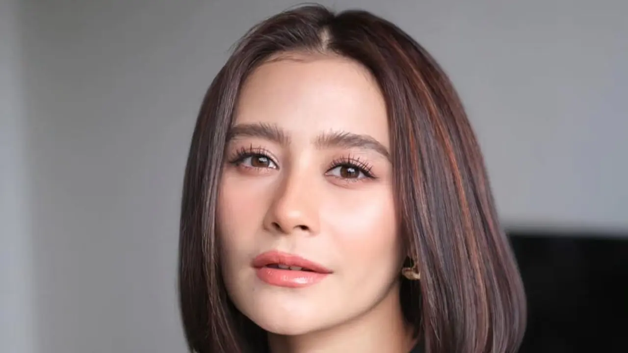 Pesona Baru Prilly Latuconsina dengan Gaya Rambut Bob Pendek dan Soft Brown Balayage, Anggun Sekaligus Fresh