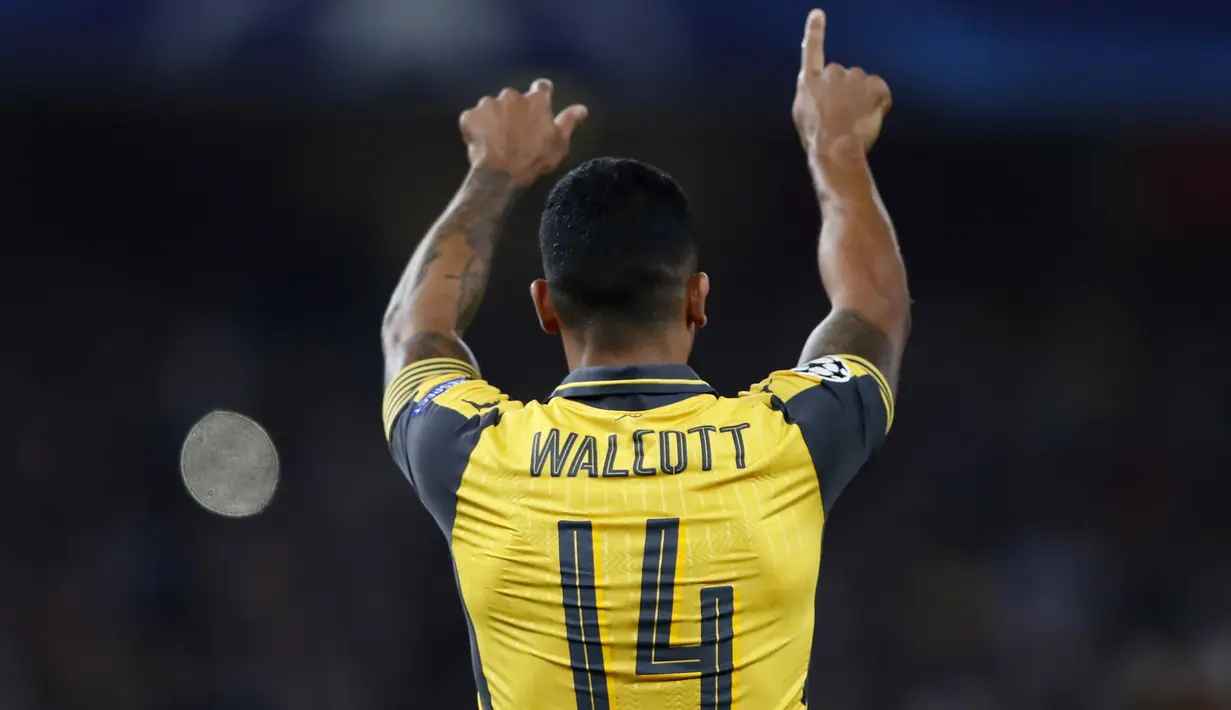 Theo Walcott mencetak dua gol untuk Arsenal saat mengalahkan FC Basel pada laga grup A Liga Champions di Emirates Stadium, Kamis (29/9/2016) dini hari WIB. (Reuters/Stefan Wermuth)