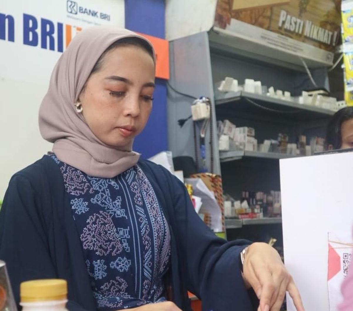 Calon debitur hanya perlu menyiapkan beberapa dokumen seperti foto nasabah, foto KTP nasabah dan pasangan/keluarga dalam satu Kartu Keluarga, foto kartu keluarga, foto Usaha dan foto tempat tinggal.