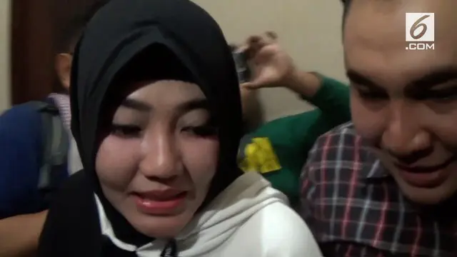 Penyanyi dangdut Via Vallen mengaku pernah menggunakan produk kosmetik oplosan yang kini kasusnya sedang ditangani Polda Jawa Timur.