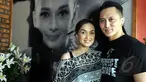 Demian bersama Sara Wijayanto saat ditemui di FX Sudirman (20/5/2015). Demian akan menyuguhkan aksi spektakuler dan ekstrim dengan mengubur dirinya dalam semen selama 50 jam. (Liputan6.com/Panji Diksana)