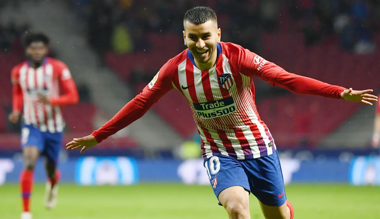 5. Angel Correa – Penyerang asal Argentina ini merupakan salah satu pemain yang diandalkan oleh Diego Simeone di Atletico Madrid. Gaya main yang ngotot dan skill mumpuni membuatnya cukup diperhitungkan sebagai pengganti Lionel Messi. (AFP/Gabriel Bouys)
