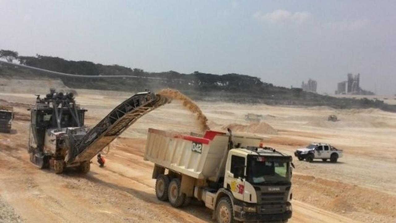 PT Semen Indonesia Group (SIG) menerapkan teknik pertambangan surface mining di salah satu pabrik di Kabupaten Tuban, Jawa Timur. (Dok SIG)