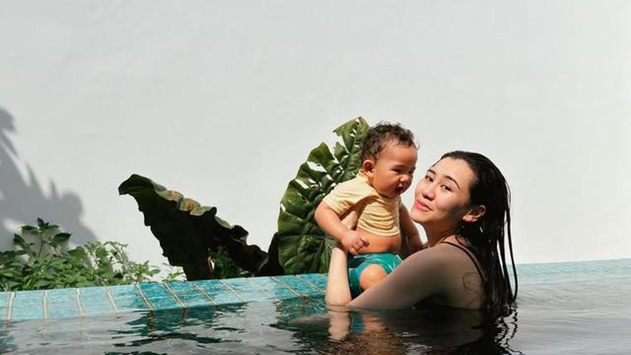 7 Potret Kolam Renang di Rumah Aaliyah Massaid dan Thariq Halilintar, Desainnya Cocok untuk Keluarga Kecil Modern