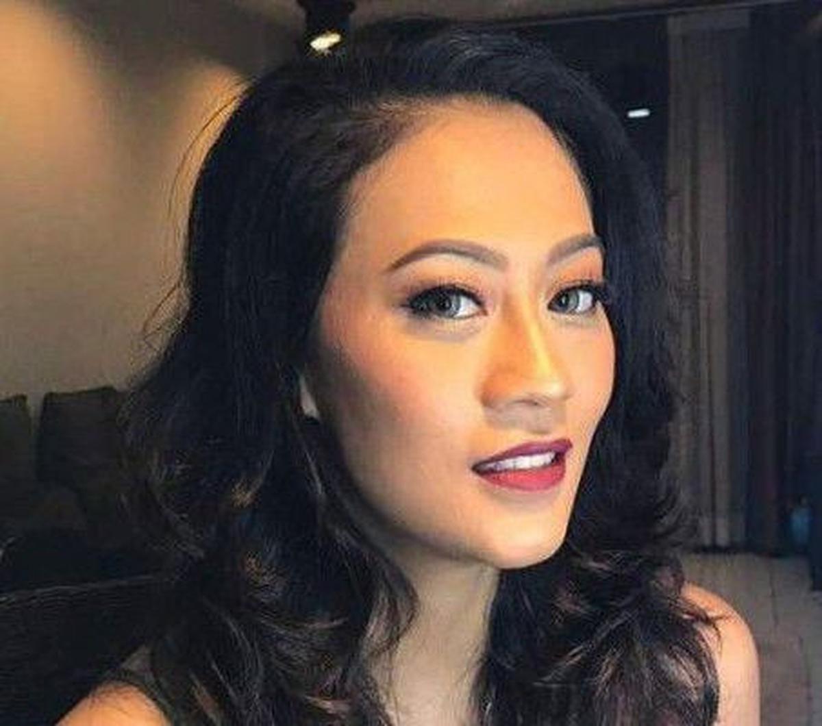 Nanie Darham dikenal sebagai salah satu aktris yang kerap bermain dalam film horor Tanah Air. Wanita ini lahir pada 26 April 1986. Ia merupakan salah satu pemain dalam film 'Air Terjun Pengantin' yang dirilis tahun 2009 silam.