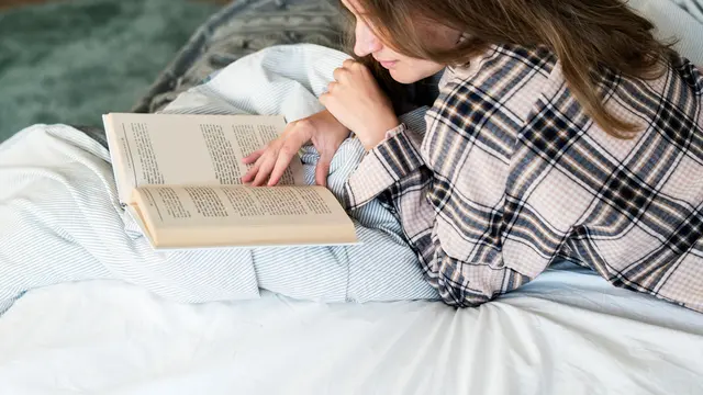 Overthinking di Malam Hari Dapat Diatasi dengan Membaca Buku