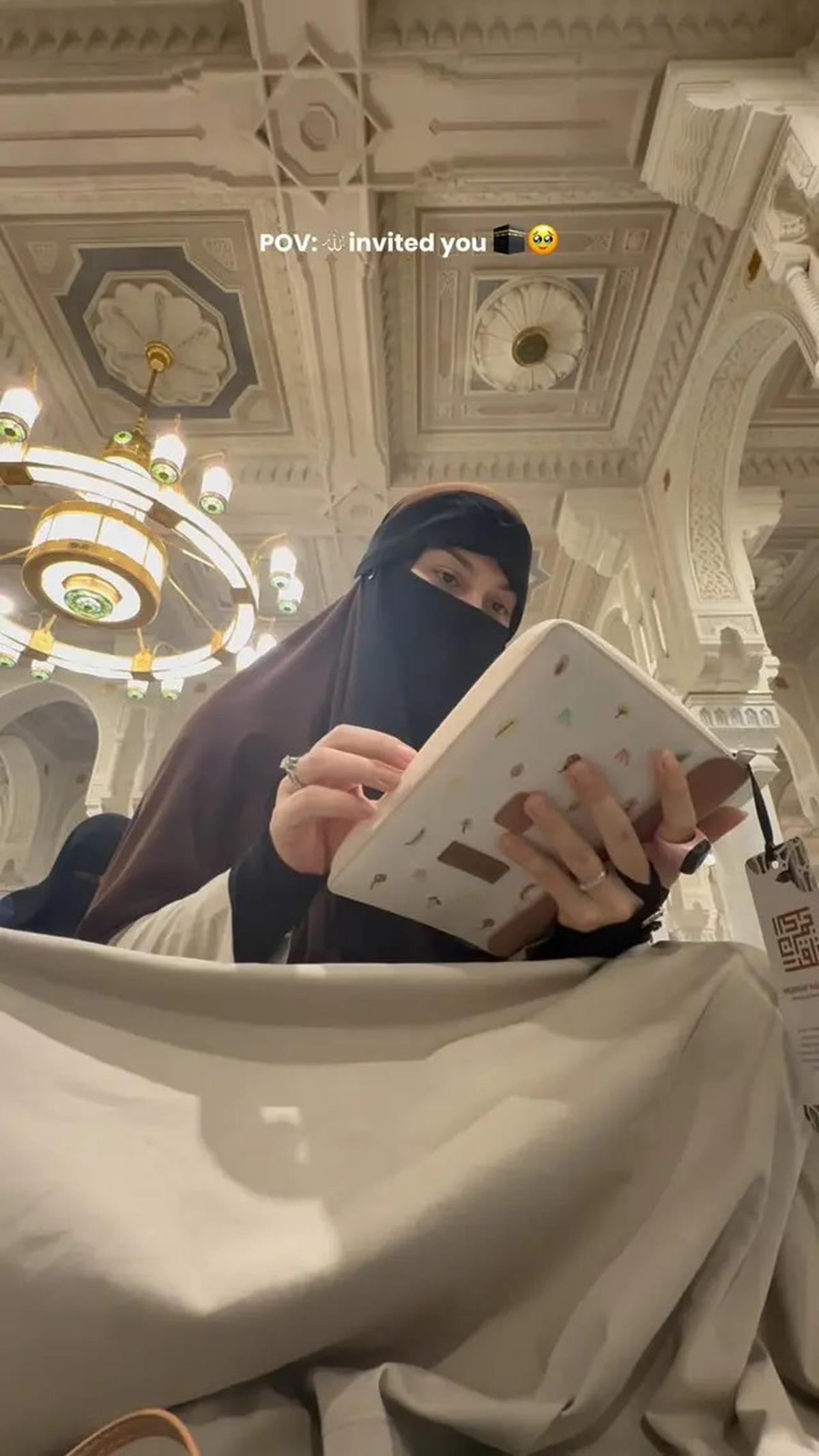 6 Gaya Artis Perempuan Indonesia Jalani Ibadah Haji 2025, Anggun dan Syar'i