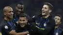 Para pemai Inter Milan merayakan gol Jeison Fabian Ceron Murillo (tengah) pada laga Coppa Italia melawan Bologna di Giuseppe Meazza, Milan, (17/1/2017). Inter Milan 3-2.  (AP/Luca Bruno)